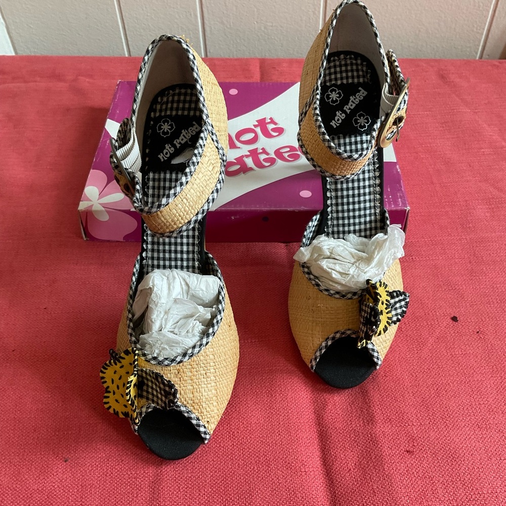 LIKE NEW - Basketweave Heels